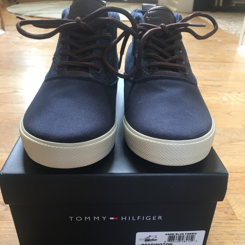Men's Tommy Hilfiger Tennis shoe/boot.